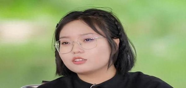 优配无忧 她长相普通却火遍全网，靠幽默逆袭，明星人设全被她颠覆